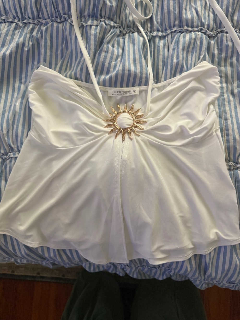 NWOT- Vida White Brooch Top